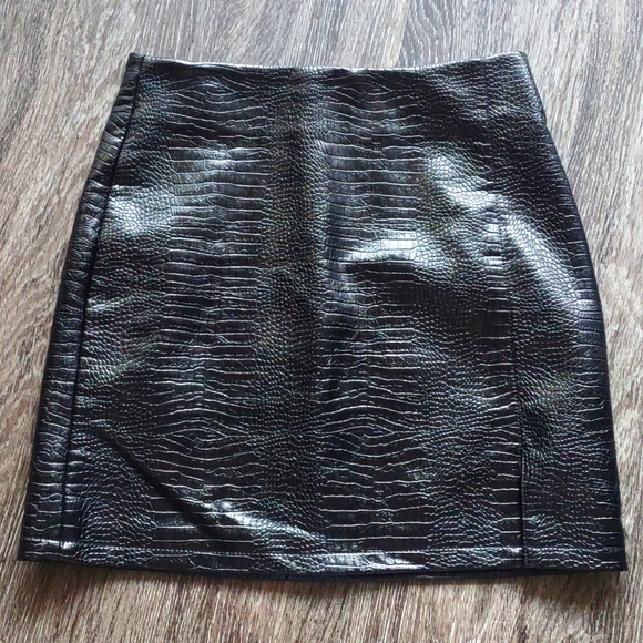Topshop Embossed Leather Skirt - Picture 4 of 8